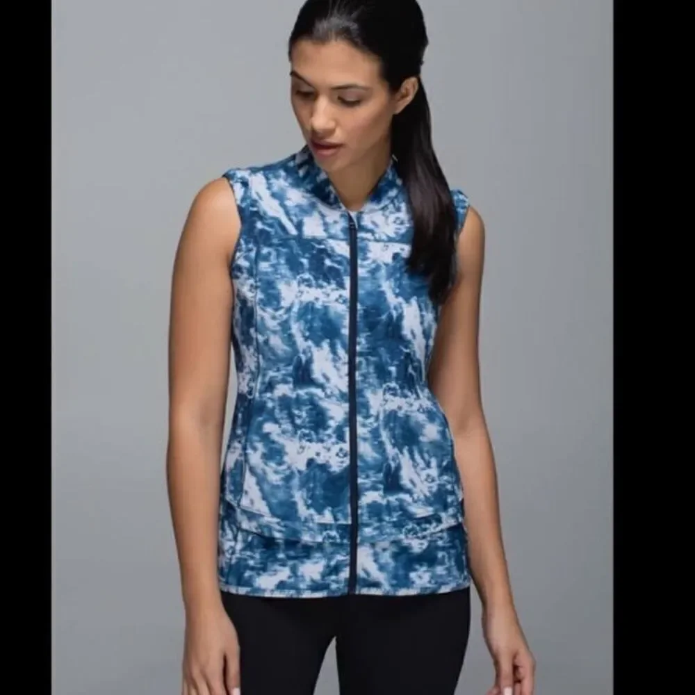Lululemon Light Speed Vest Sea Side Silver Fox Alberta Lake blue and white